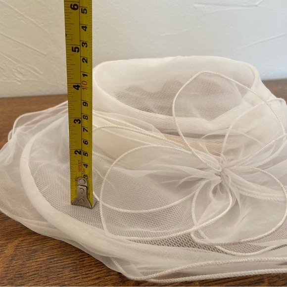 VINTAGE BETMAR NEW YORK TULLE SHEER DERBY FANCY SUN WOMENS WHITE RESORT HAT - Picture 10 of 16